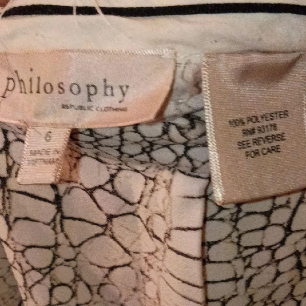 Philosophy White Textured Look Shorts - Picture 2 of 7